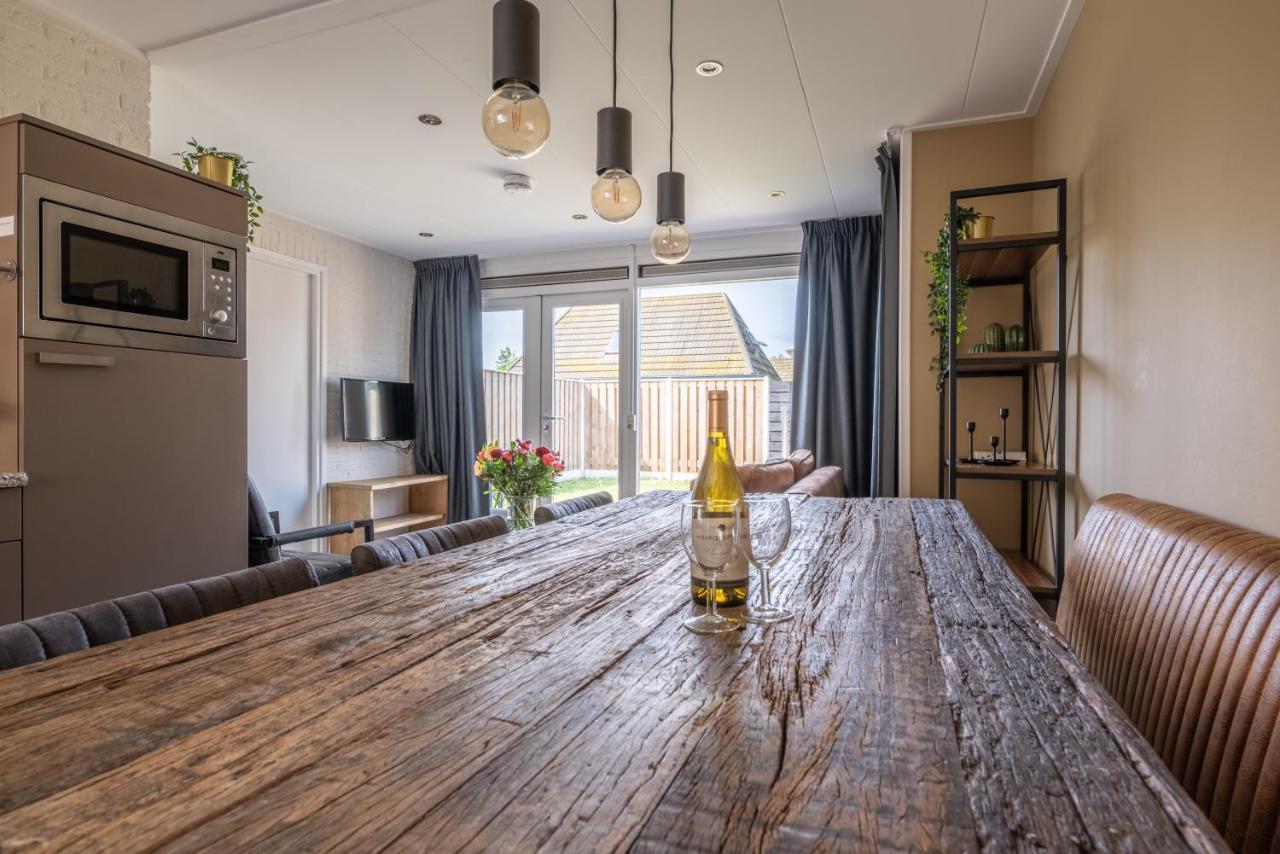 Zeester Serooskerke  Buitenkant foto